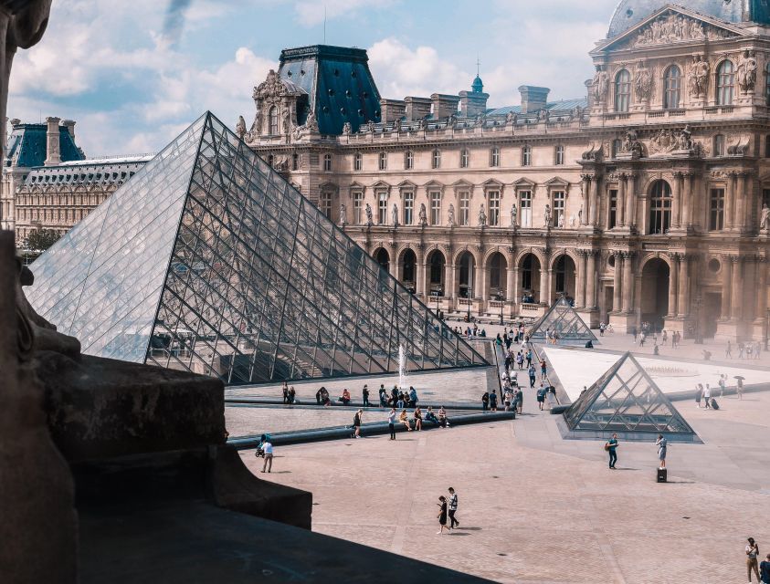 Paris: Guided Louvre Museum Tour with Optional Entry Ticket - Guide style and what makes the tour enjoyable