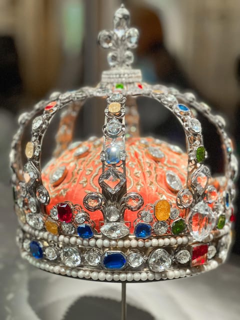 Paris: Guided tour in PORTUGUESE at the Louvre-semi-private - Photos without losing the point of the visit