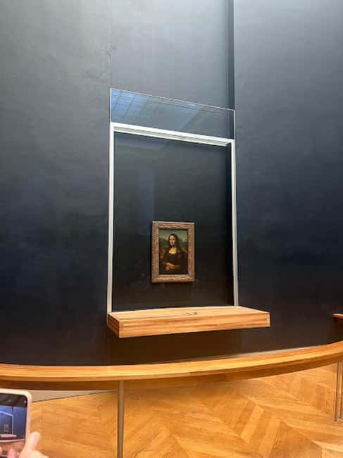 Paris: Guided tour in PORTUGUESE at the Louvre-semi-private - Planning the two hours well