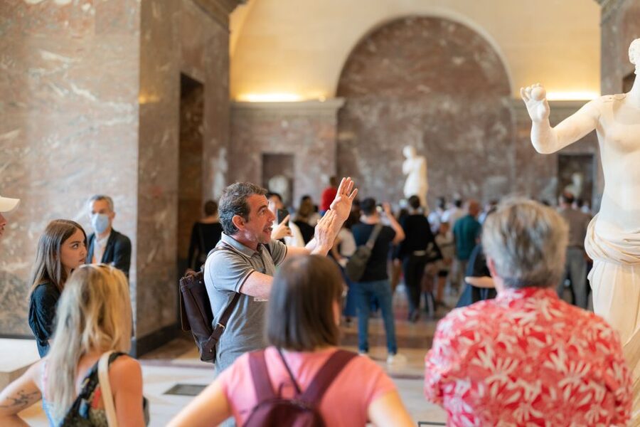 Paris: Guided Tour of the Must-Sees of the Louvre Museum - The Louvre as royal palace