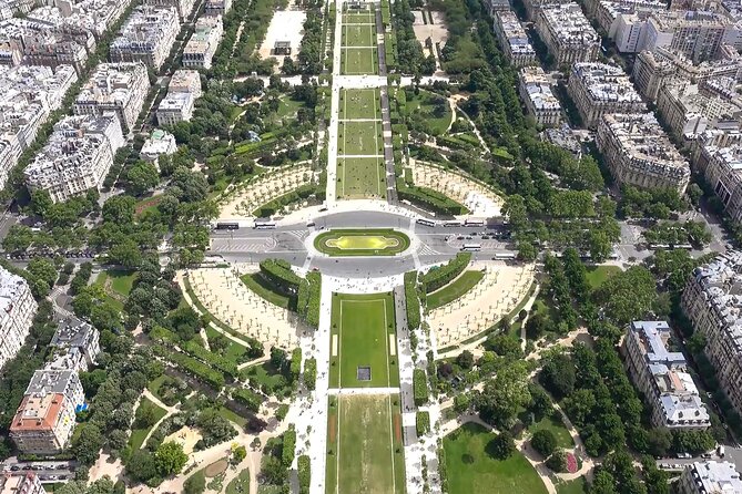 Paris Half Day Tour & Cruise, Private Guide & Louvre Entrance - The Eiffel Tower: a photo stop, not a ticketed visit