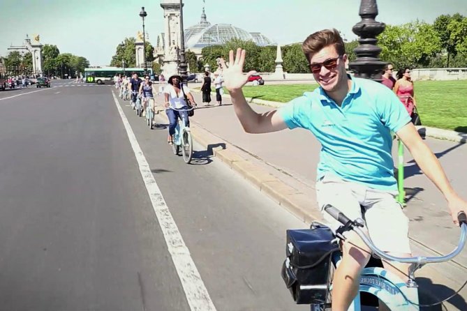 Paris Highlights Bike Tour: Eiffel Tower, Louvre and Notre-Dame - Key points to know before booking