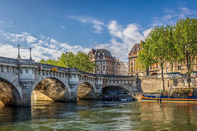 Paris History Walk: Medieval Marais, Notre Dame Islands & Stories - Île Saint-Louis: a quieter island in the Seine