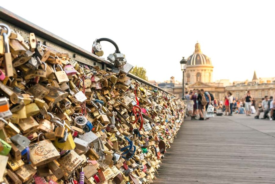 Paris Icons Express Tour - Notre-Dame to Louvre. Small group - Notre-Dame, where Paris begins