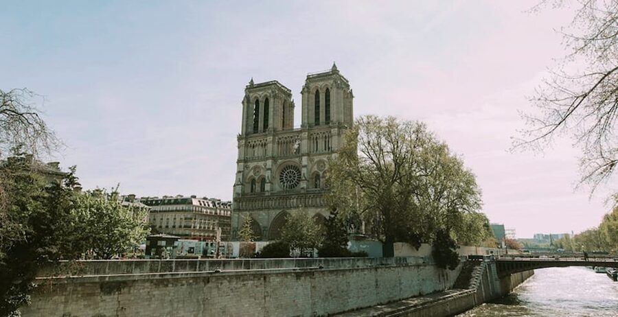 Paris Icons Express Tour - Notre-Dame to Louvre. Small group - Pont Neuf, the Seine, and Paris photo angles