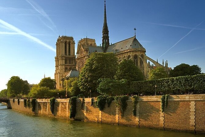 Paris in a Day Louvre and Notre Dame with Lunch at Eiffel Tower - The guide makes the schedule work