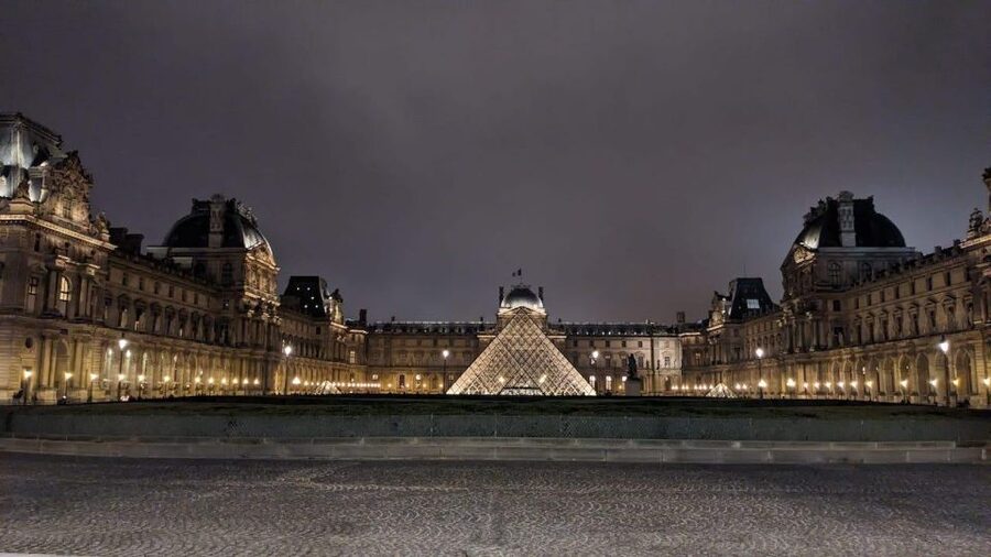 Paris : Late Night Louvre Tiny Group Tour - Key points at a glance