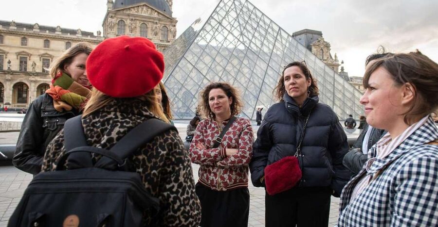 Paris : Late Night Louvre Tiny Group Tour - Why a small evening Louvre tour works