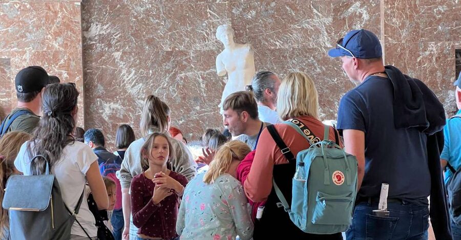 Paris Louvre: 2-Hour Private Tour for Groups or Families - Key points at a glance