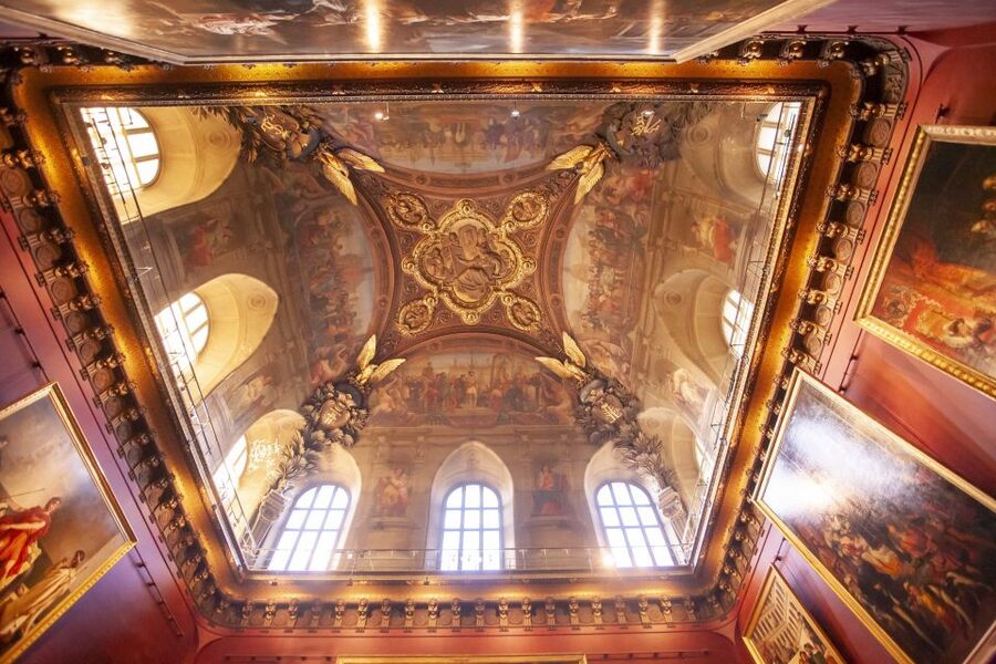 Paris Louvre: 2-Hour Private Tour for Groups or Families - What two hours feels like inside