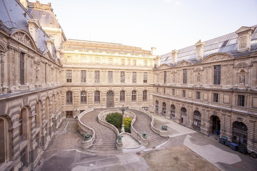 Paris Louvre: 2-Hour Private Tour for Groups or Families - Guides who shape the experience