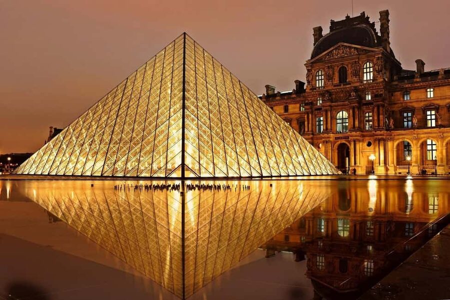 Paris: Louvre Guided Tour with Skip-the-Line Entry Tickets - Winged Victory of Samothrace and the power of sculpture
