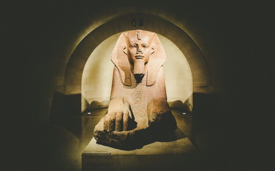 Paris: Louvre Masterpieces Private Tour with Reserved Entry - Venus de Milo and the appeal of sculpture