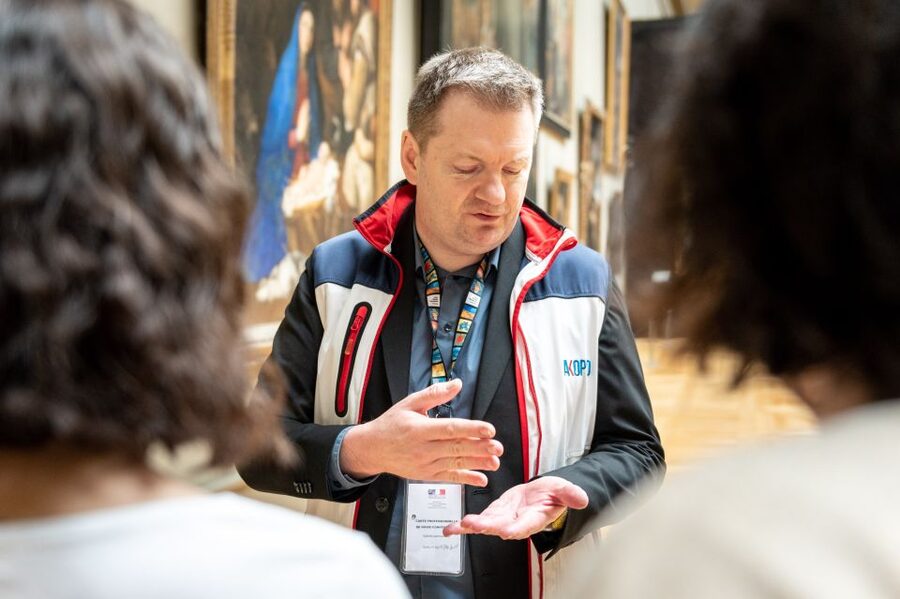 Paris: Louvre Masterpieces Private Tour with Reserved Entry - What $335 per person really buys
