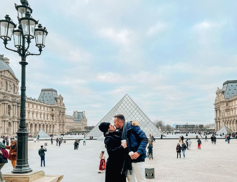 Paris: Louvre Mona Lisa Discovery Guided Tour with Ticket - Walking through the Louvre with a guide