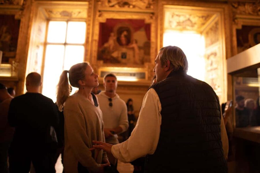 Paris: Louvre Mona Lisa Private Guided Tour with First Entry - Should you book it?