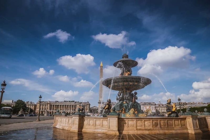 Paris: Louvre Museum Entry Ticket and Garden Walking Tour - Walk beneath the Arc de Triomphe du Carrousel