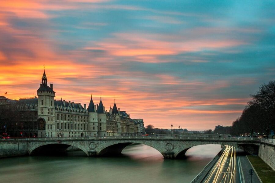 Paris: Louvre Museum Entry Ticket With Host and River Cruise - Seeing Paris from the Seine