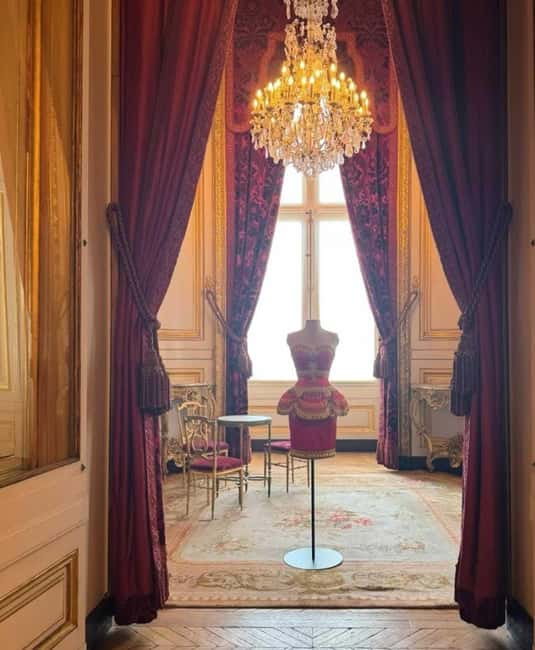 Paris: Louvre Museum Entry Ticket with Host Assistance - Key points to know before you book