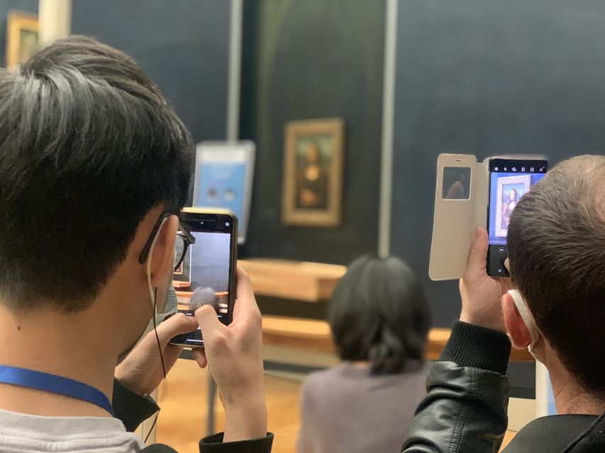 Paris: Louvre Museum Entry with History of Mona Lisa - The short introduction before the entrance