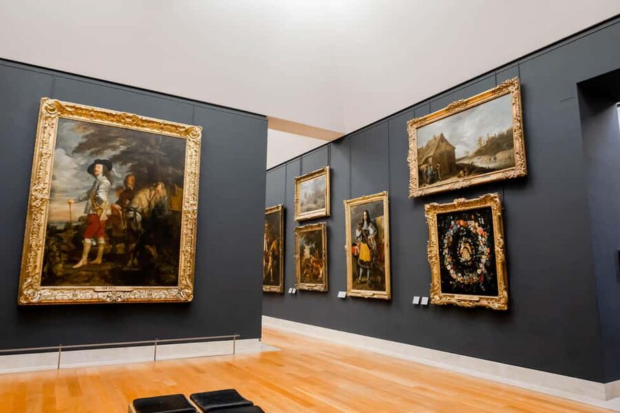 Paris: Louvre Museum First Entrance with host to Mona Lisa - Key points at a glance