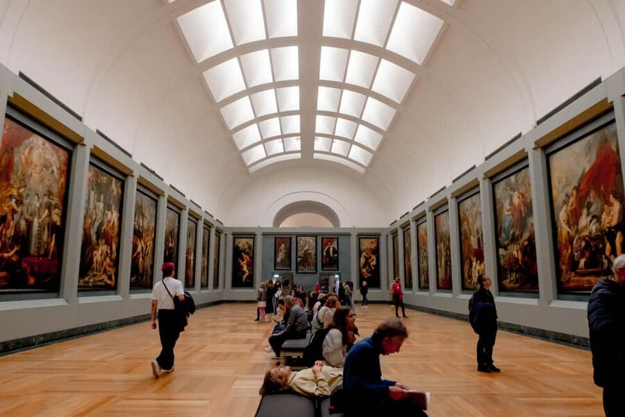Paris: Louvre Museum First Entrance with host to Mona Lisa - The Mona Lisa comes first