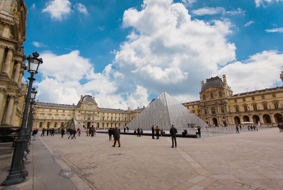 Paris: Louvre Museum Highlights and Mona Lisa Tour - Entering the Louvre Without the Regular Ticket Queue