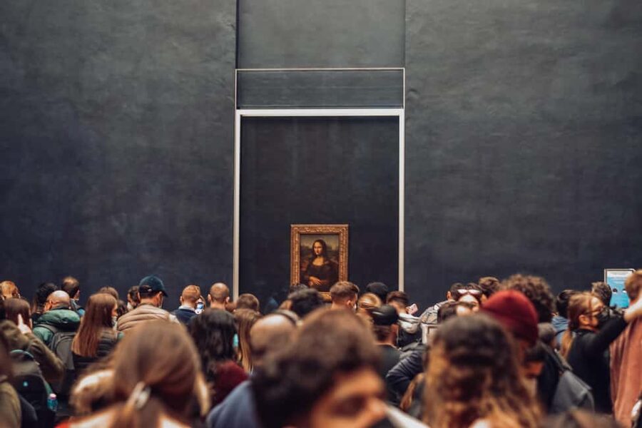 Paris: Louvre Museum Hosted Entry and Mona Lisa Audioguide - What this Louvre experience really includes