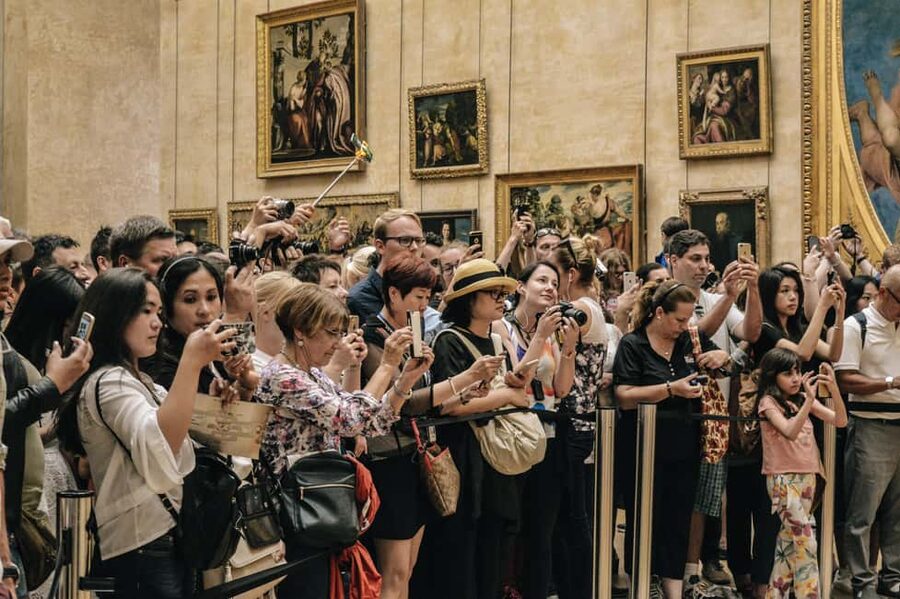 Paris: Louvre Museum Hosted Entry & Masterpieces Audio Guide - Key points to know before booking