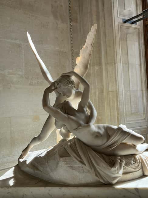 Paris: Louvre Museum Hosted Entry & Masterpieces Audio Guide - Who should book this Louvre visit