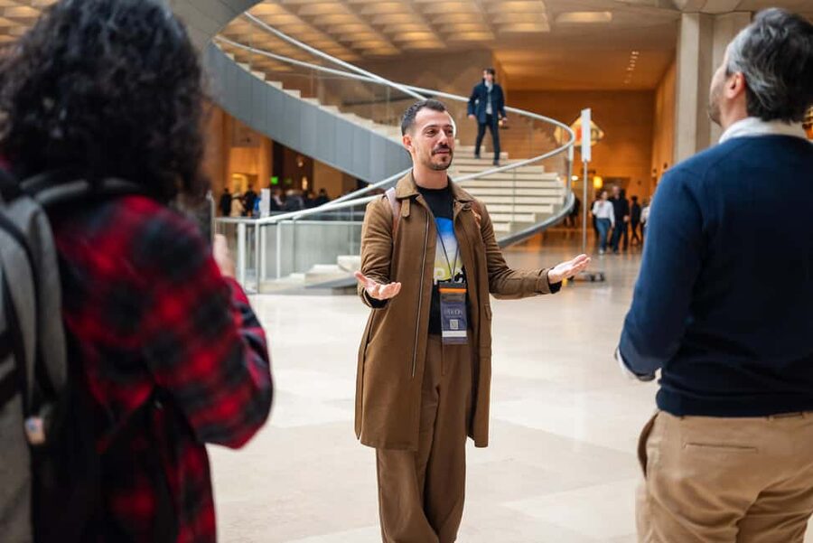 Paris: Louvre Museum Masterpieces Private Small Group Tour - The first 15 minutes: finding your bearings