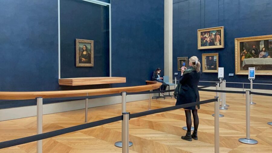 Paris: Louvre Museum Mona Lisa First Viewing Semi-Private - Moving through the Louvre’s major works