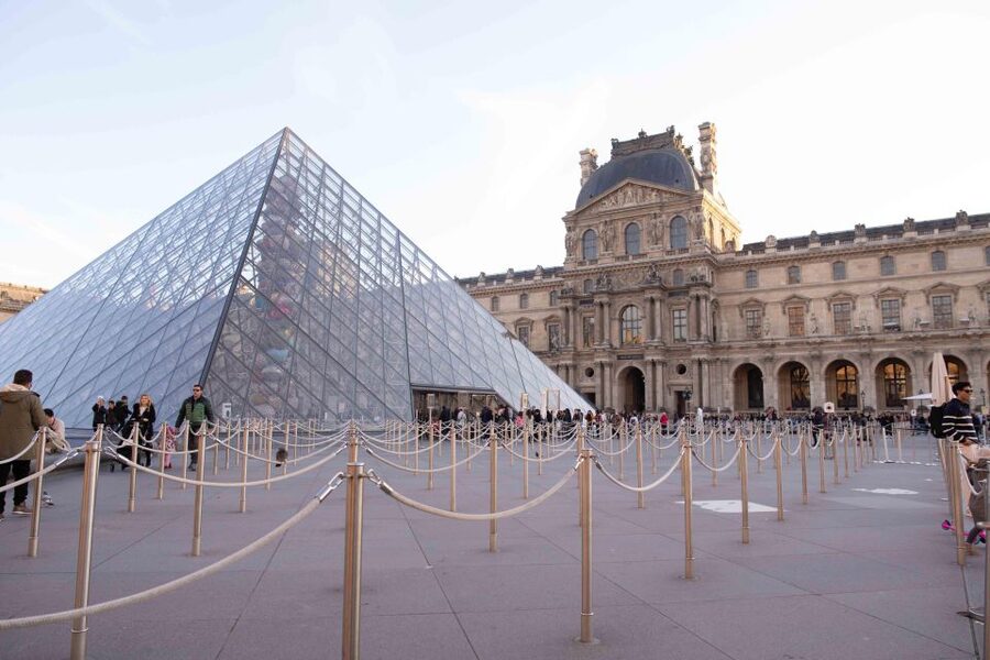 Paris: Louvre Museum Mona Lisa First Viewing Semi-Private - Seeing the Mona Lisa before the crush
