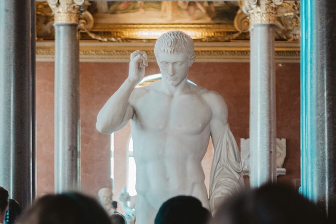 Paris: Louvre Museum Private Tour with Mona Lisa EN/FR/IT/ES/HI - Seeing the Louvre as a Former Royal Palace