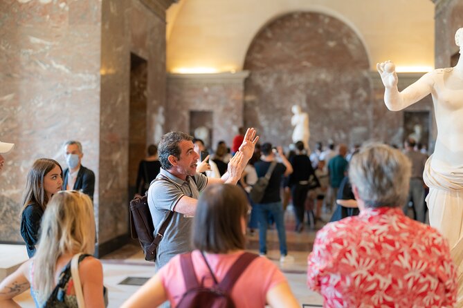 Paris Louvre Museum: Small Group Guided Highlights Tour - Why a guide helps at the Louvre