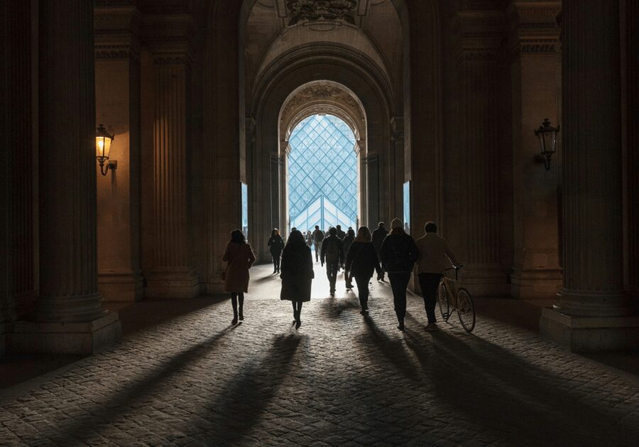 Paris: Louvre Museum Ticket & Exclusive Immersive AudioGuide - Crowds, timing, and the holiday problem