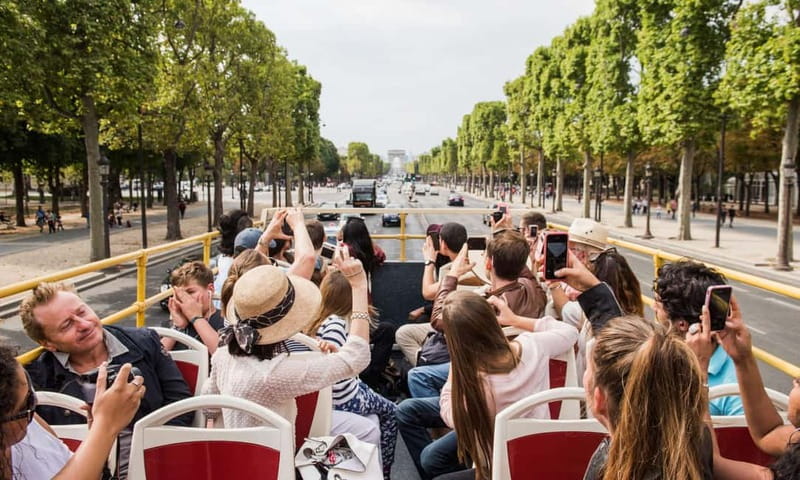 Paris: Louvre Museum Ticket with Audio guide - A Louvre visit built around your phone