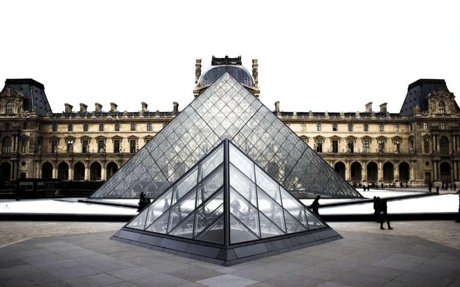 Paris: Louvre Museum Ticket with Optional Hosted - The Louvre from pyramid to palace