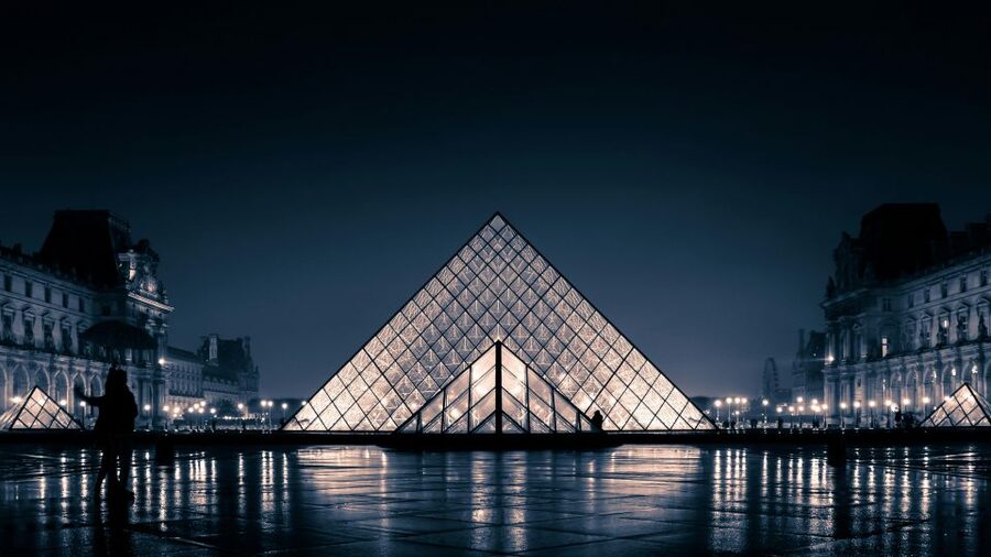 Paris: Louvre Museum Ticket with Optional Hosted - Who will enjoy this Louvre ticket