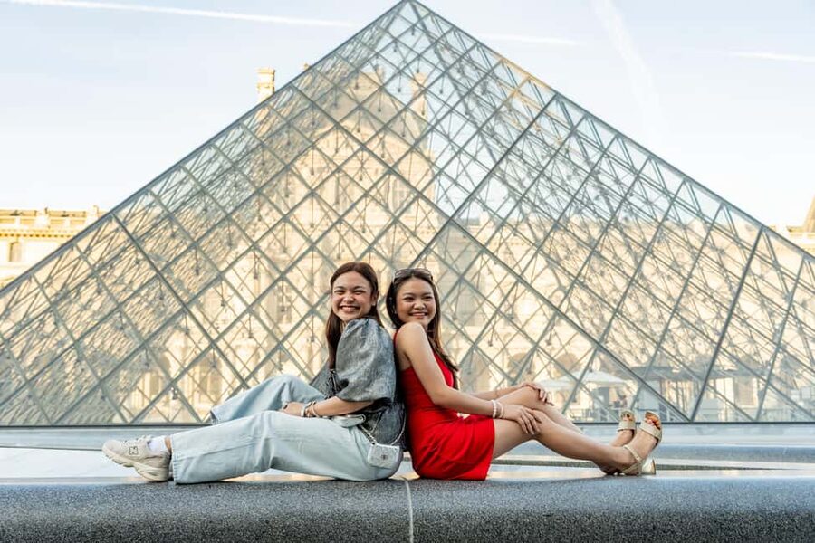 Paris: Louvre Photo Shoot - Key points at a glance