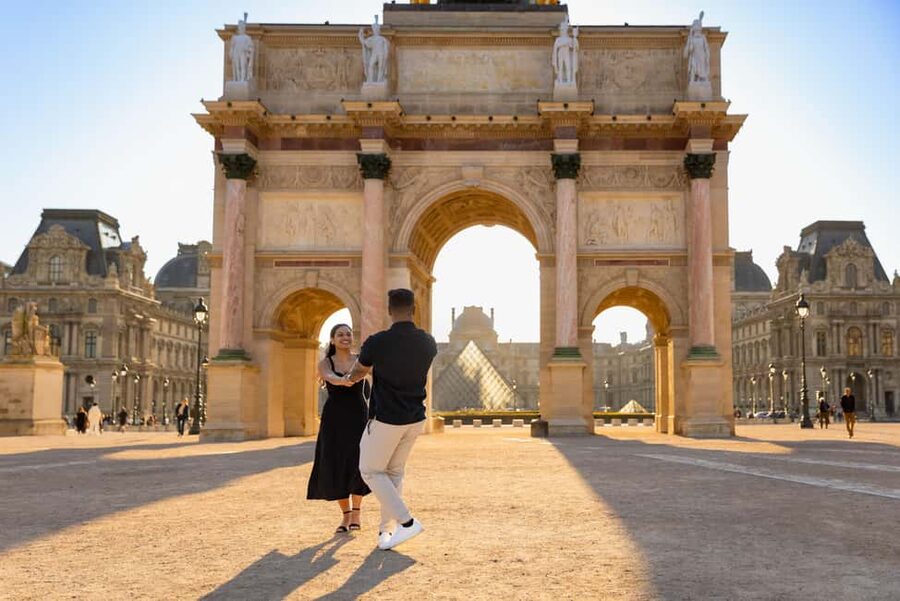 Paris: Louvre photoshoot or Seine bridges Eiffel Tower walk - Pont Alexandre and its gold details