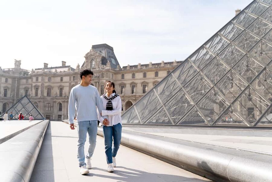 Paris: Louvre photoshoot or Seine bridges Eiffel Tower walk - Notre Dame as a single-location choice