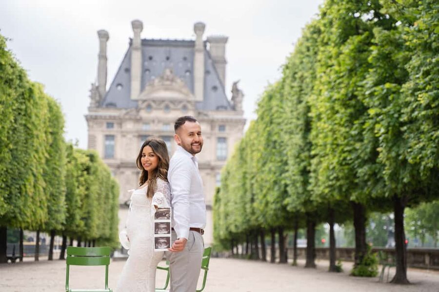 Paris: Louvre photoshoot or Seine bridges Eiffel Tower walk - Starting near the Louvre and Carrousel Garden
