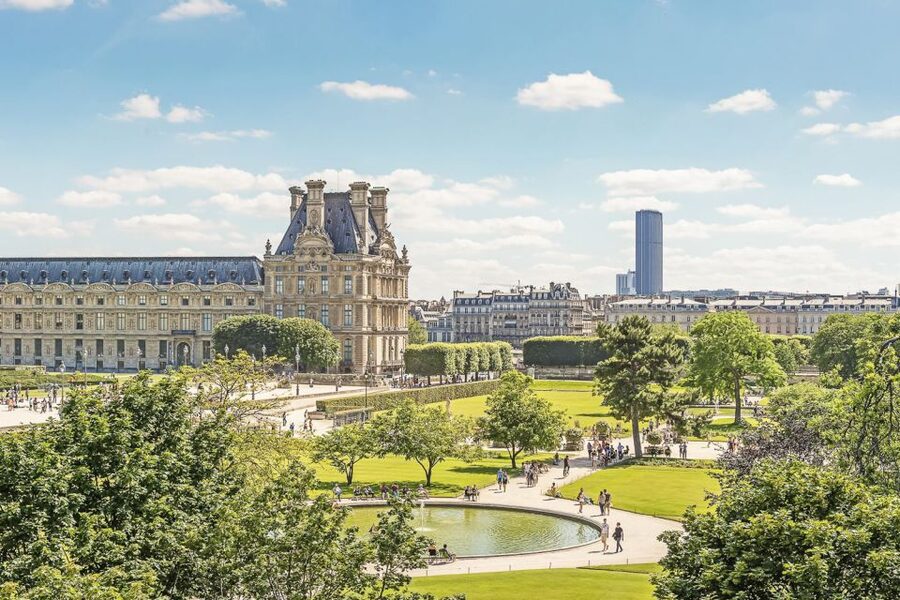 Paris: Louvre Private Family Tour for Kids + Reserved Entry - The Louvre Museum in two focused hours