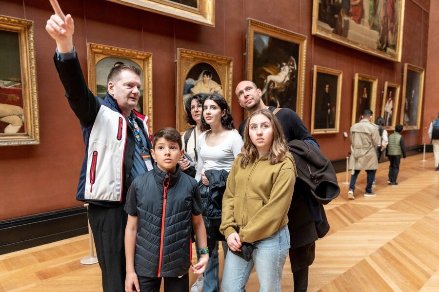 Paris: Louvre Private Family Tour for Kids + Reserved Entry - Meeting the Mona Lisa