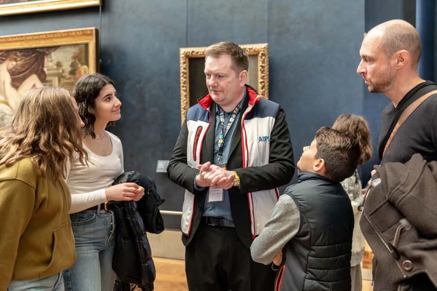 Paris: Louvre Private Family Tour for Kids + Reserved Entry - Is $294 per person a fair price?