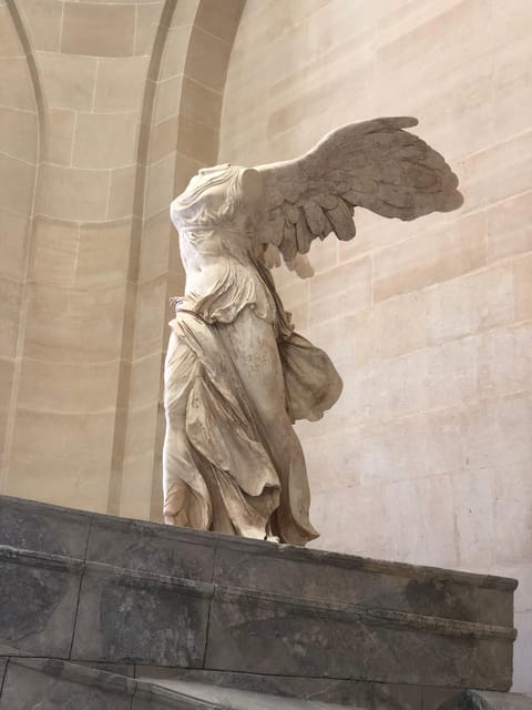 Paris Louvre : Private Treasure Hunt for Families or groups - Following clues through the Louvre