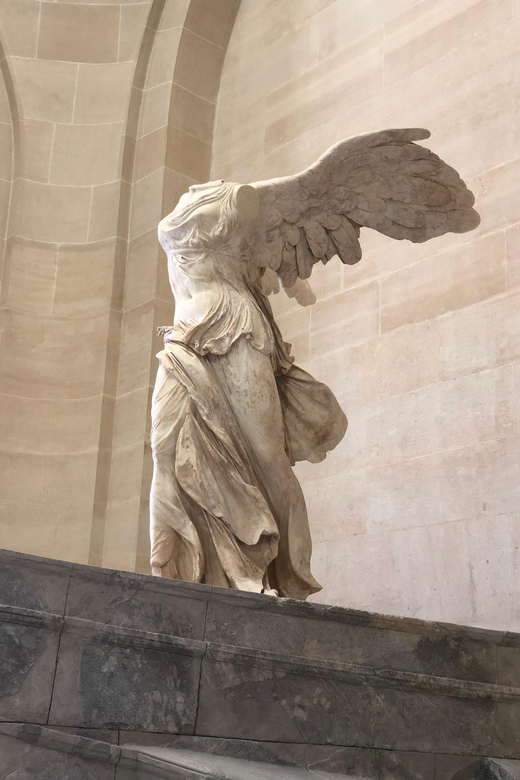 Paris Louvre : Private Treasure Hunt for Families or groups - Solving the Venus de Milo clue