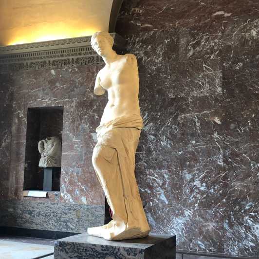Paris Louvre : Private Treasure Hunt for Families or groups - Entering beneath the Louis XIV statue