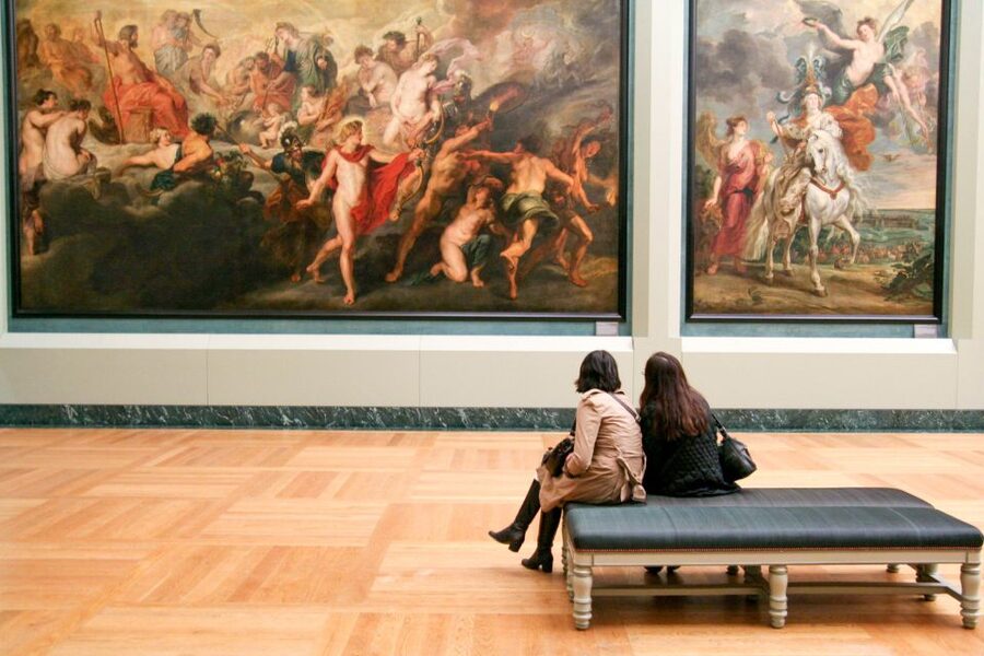 Paris: Louvre Reserved Ticket and River Cruise Combo - Inside the Louvre, plan for your own route